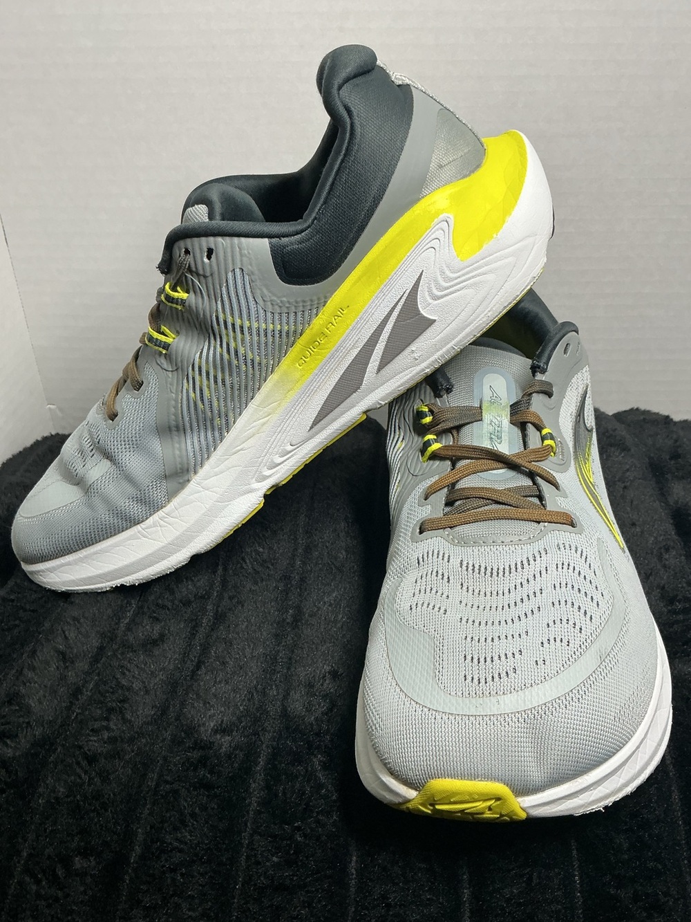 Altra Paradigm 7 Men’s Running Shoes Size 9.5 Gray Yellow AL0A82C5232